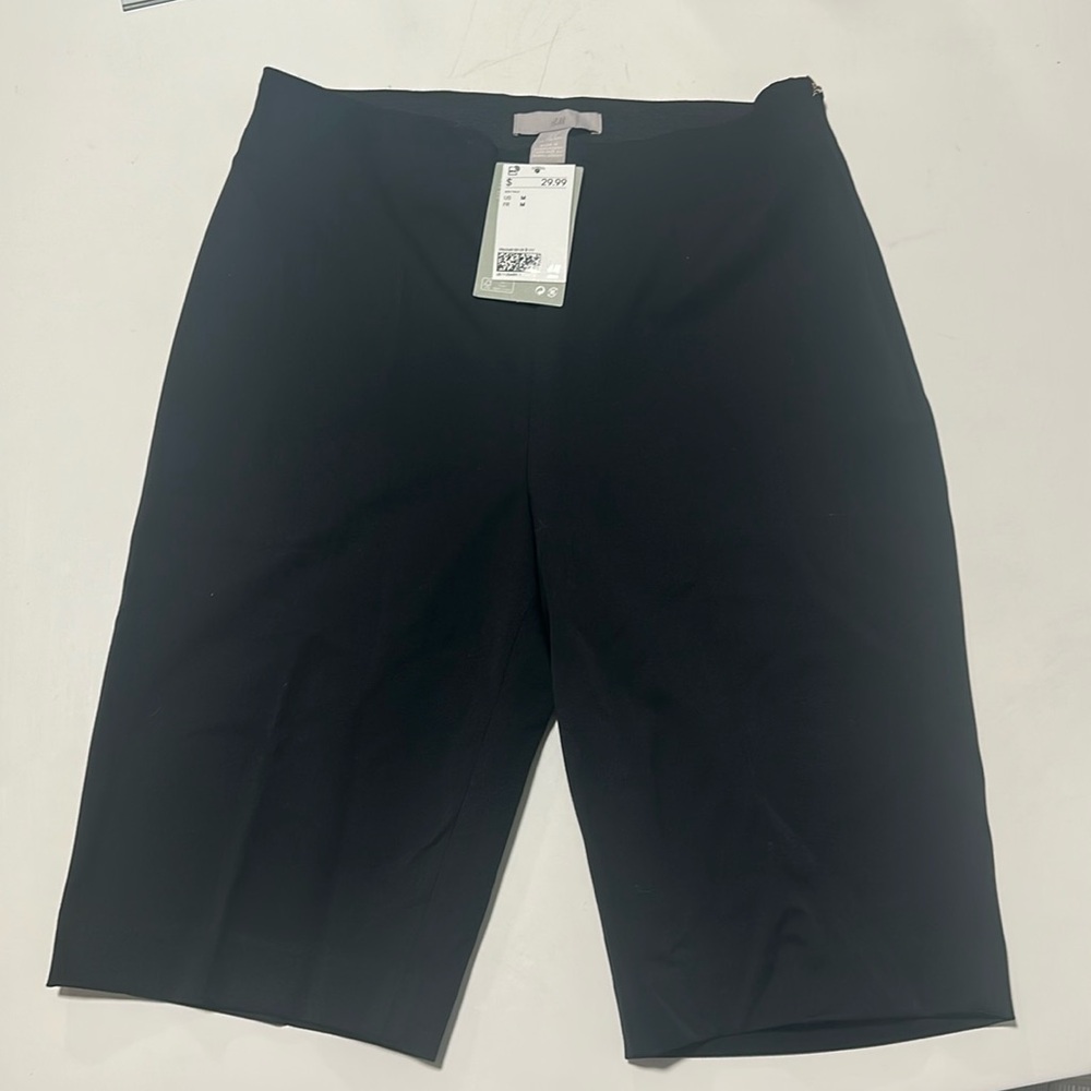 Knee high women’s shorts size M
